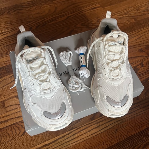 Balenciaga Triple S Sneakers - Picture 4 of 11